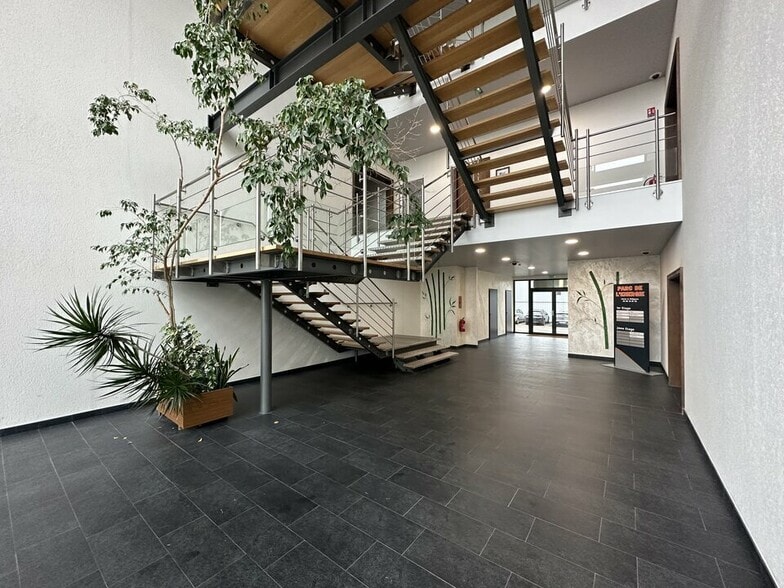 Office in Bischheim for lease - Lobby - Image 1 of 3
