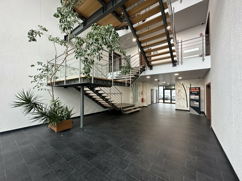 Office in Bischheim for lease Lobby- Image 1 of 4