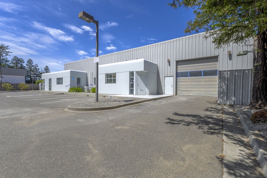 2995 Dutton Ave, Santa Rosa, CA for lease - Building Photo - Image 2 of 16