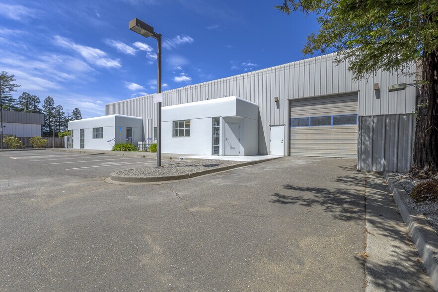 2995 Dutton Ave, Santa Rosa, CA à louer - Photo du bâtiment - Image 2 de 16
