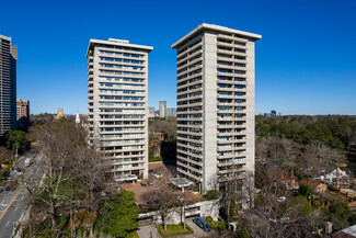 Plus de détails pour 2575 Peachtree Rd NE, Atlanta, GA - Multi-résidentiel à vendre