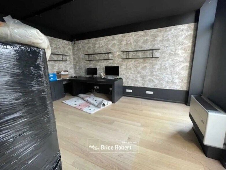 Retail in Lyon for lease - Interior Photo - Image 3 of 8