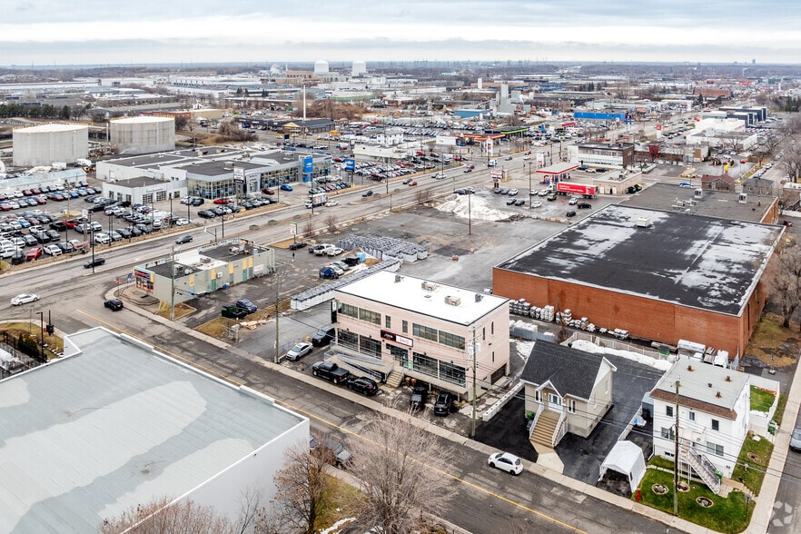 2015-2025 Av Huitième, Montréal, QC à louer - Aérien - Image 3 de 4