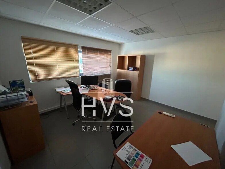 Office in Gardanne for lease - Interior Photo - Image 3 of 8