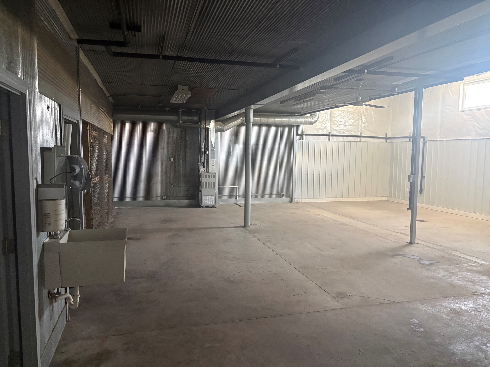 1698 E Davis Dr, Terre Haute, IN for lease Interior Photo- Image 1 of 12
