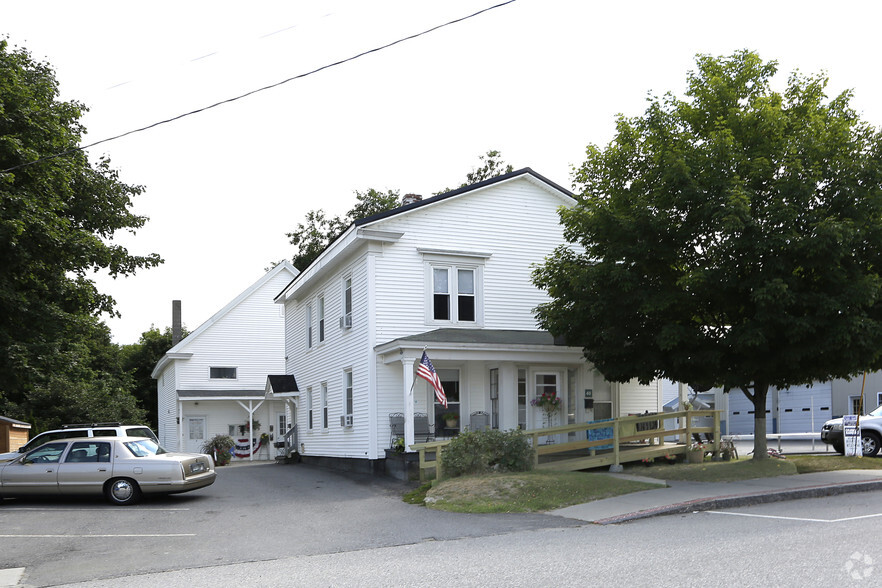 40 Main St, Oakland, ME à vendre - Photo principale - Image 1 de 1