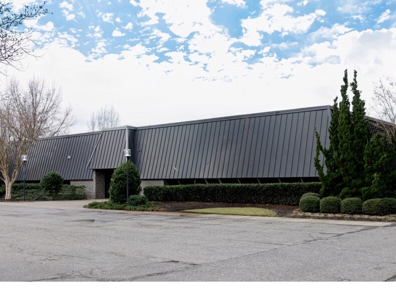 736 Thimble Shoals Blvd, Newport News, VA for sale - Building Photo - Image 1 of 5