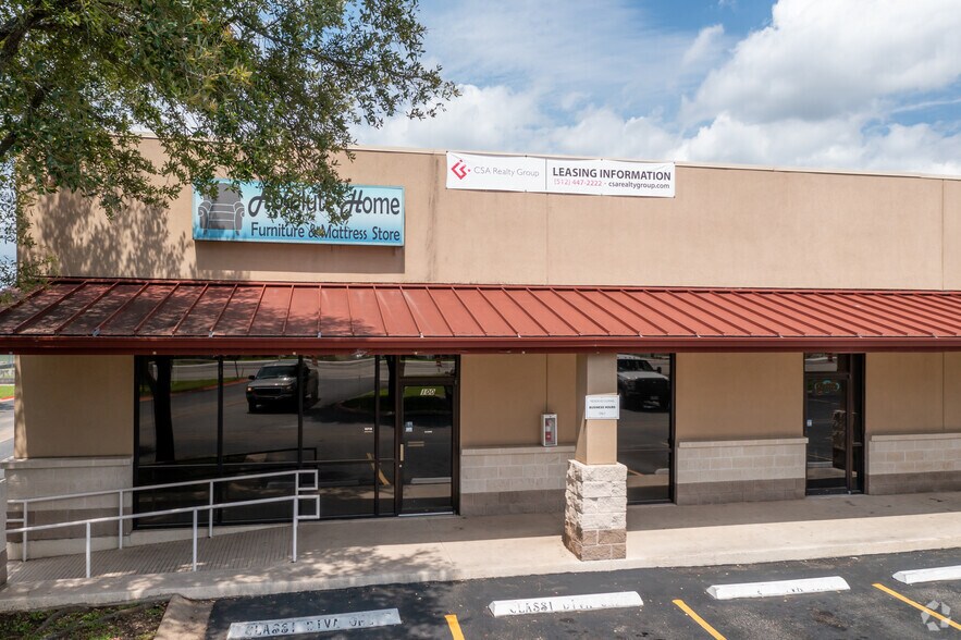 12110 Manchaca Rd, Austin, TX à louer - Photo du bâtiment - Image 3 de 7