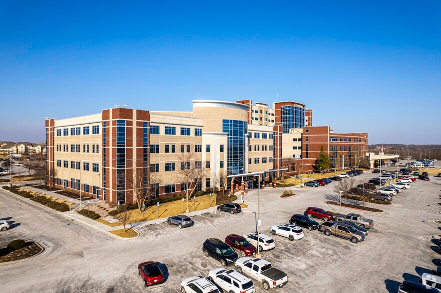 19550 E 39th St, Independence, MO for lease - Building Photo - Image 2 of 6