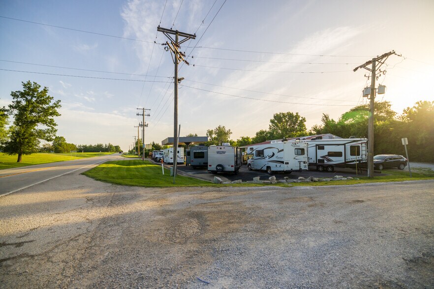 23621 S State Route 291, Harrisonville, MO à vendre - Photo du bâtiment - Image 2 de 39