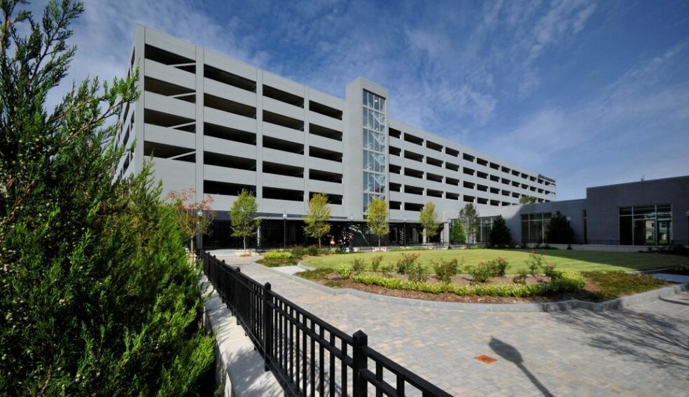 100 E Capitol St, Jackson, MS à louer - Photo du bâtiment - Image 2 de 11