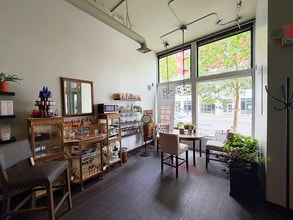 980 N High St, Columbus, OH for lease Interior Photo- Image 2 of 4