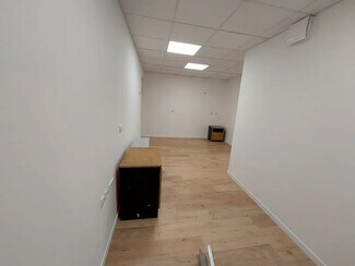 Plus de détails pour Bureau/Commerce de détail à louer