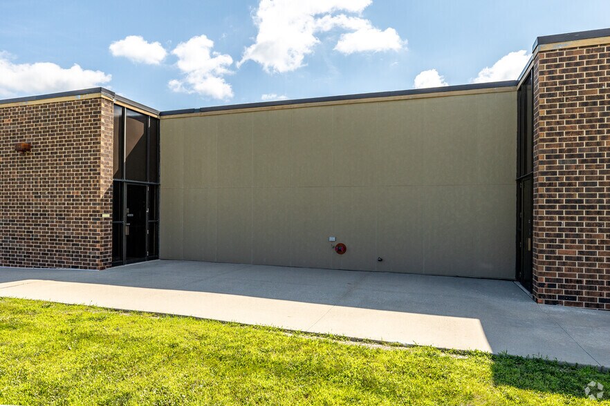 3127 SW 61st St, Des Moines, IA à louer - Photo du bâtiment - Image 3 de 8