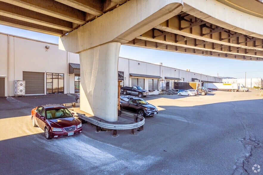 3342 NW 26th Ave, Portland, OR for lease - Building Photo - Image 2 of 11