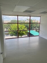 1799 W Oakland Park Blvd, Oakland Park, FL for lease Interior Photo- Image 2 of 7