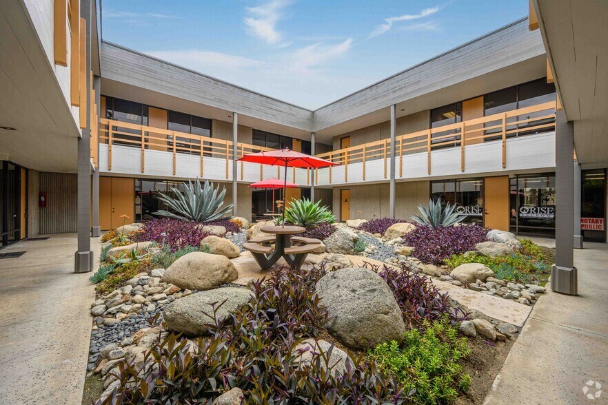 1475 S State College Blvd, Anaheim, CA à louer - Photo du bâtiment - Image 3 de 12