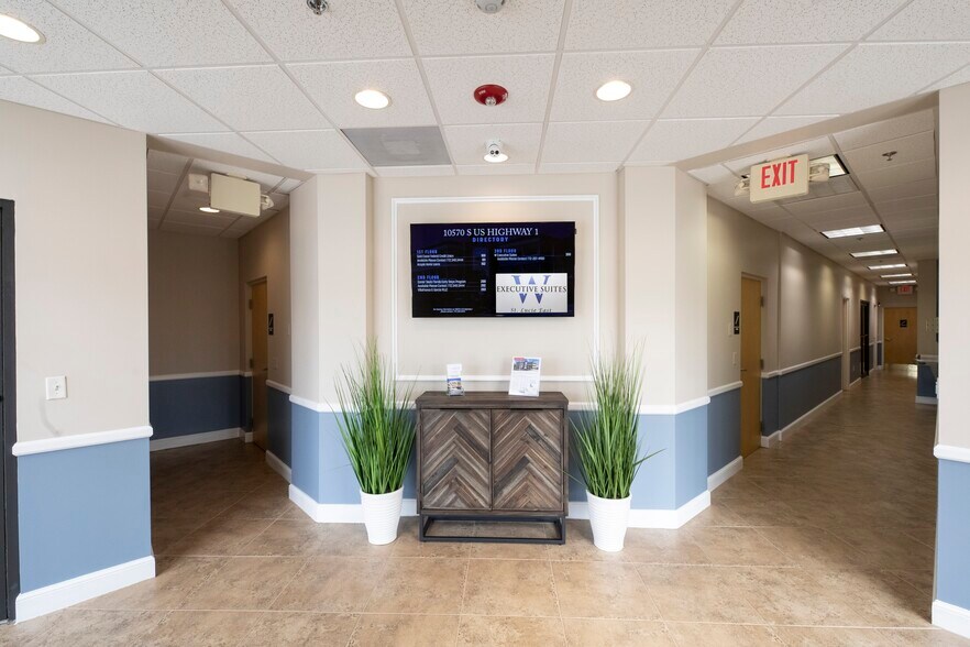 10570 S US Highway 1, Port Saint Lucie, FL à louer - Hall d’entrée - Image 3 de 10