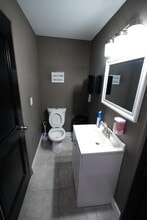 667 NW 29th St, Miami, FL for lease Interior Photo- Image 2 of 11