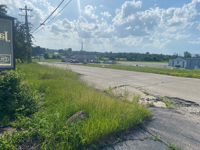 21445 Gumina Rd, Brookfield, WI à vendre - Photo du bâtiment - Image 3 de 86