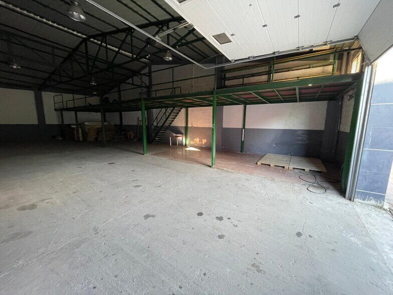 Industriel dans Cáceres, Cáceres à vendre - Photo du bâtiment - Image 3 de 6