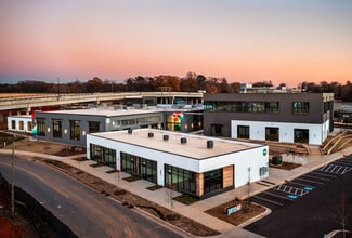 Plus de détails pour 600 E Sugar Creek Rd, Charlotte, NC - Bureau, Commerce de détail à louer
