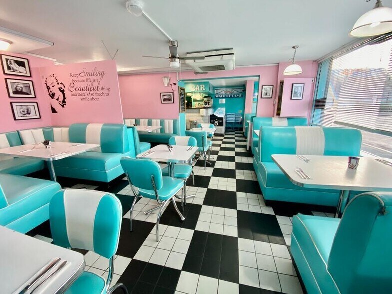 11-12 Eastern Esplanade, Southend On Sea à louer - Photo du bâtiment - Image 3 de 10