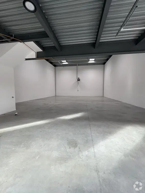24 Avenue Paul Maintenant, Corbeil-Essonnes for lease Interior Photo- Image 1 of 2