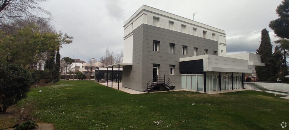 Bureau dans Pozuelo de Alarcón, Madrid à louer - Photo du bâtiment - Image 1 de 24