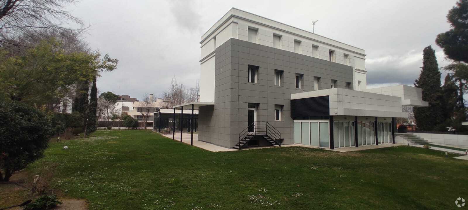 Bureau dans Pozuelo de Alarcón, Madrid à louer Photo du bâtiment- Image 1 de 25