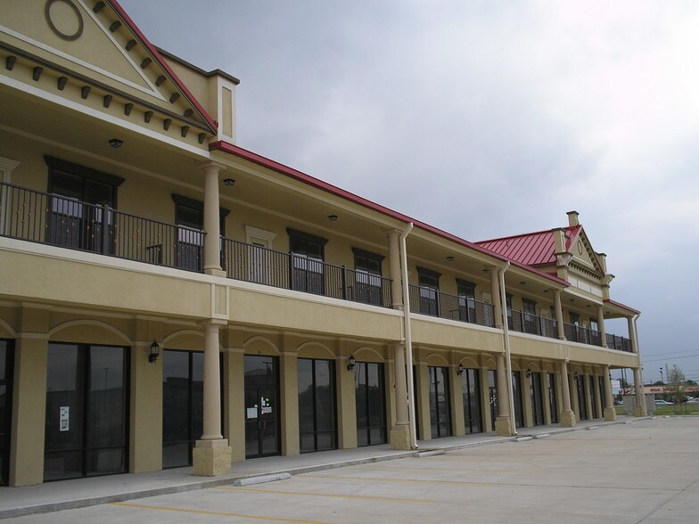 12989 Bellaire Blvd, Houston, TX à vendre - Photo du bâtiment - Image 2 de 7