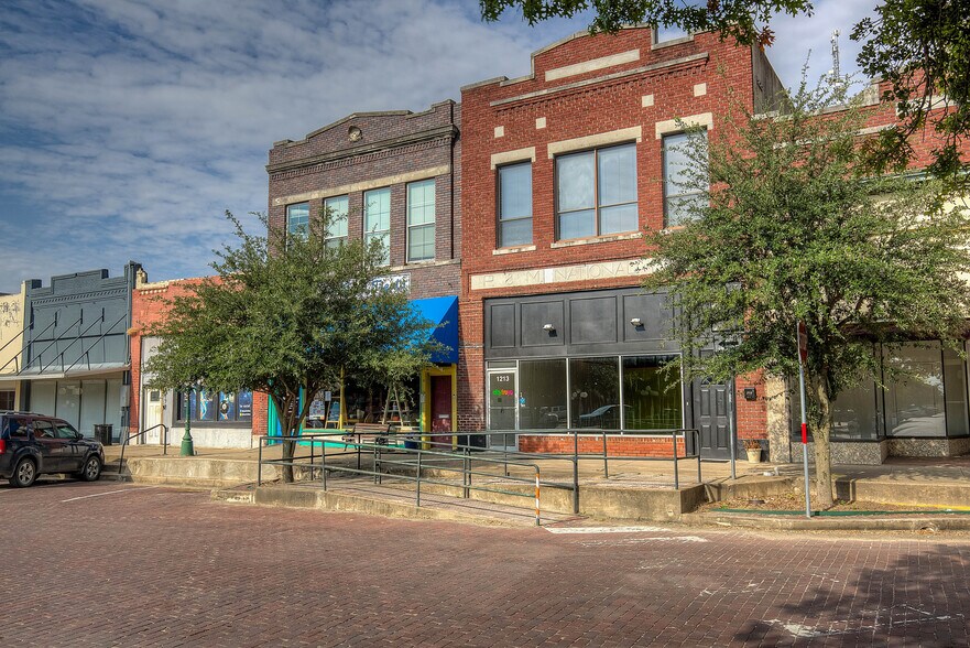 1213 Washington St, Commerce, TX for sale - Building Photo - Image 1 of 50