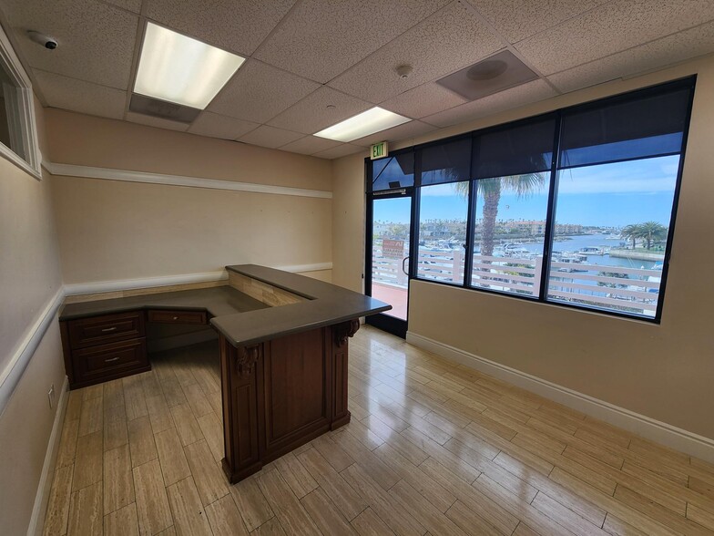 Victoria Ave, Oxnard, CA for lease - Building Photo - Image 3 of 19