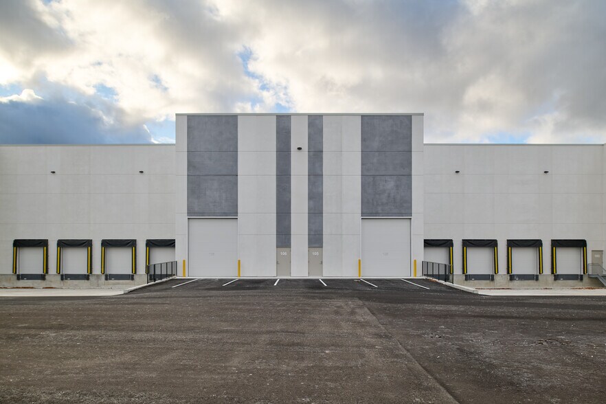 7755 Birchmount Rd, Markham, ON à vendre - Photo du bâtiment - Image 3 de 6