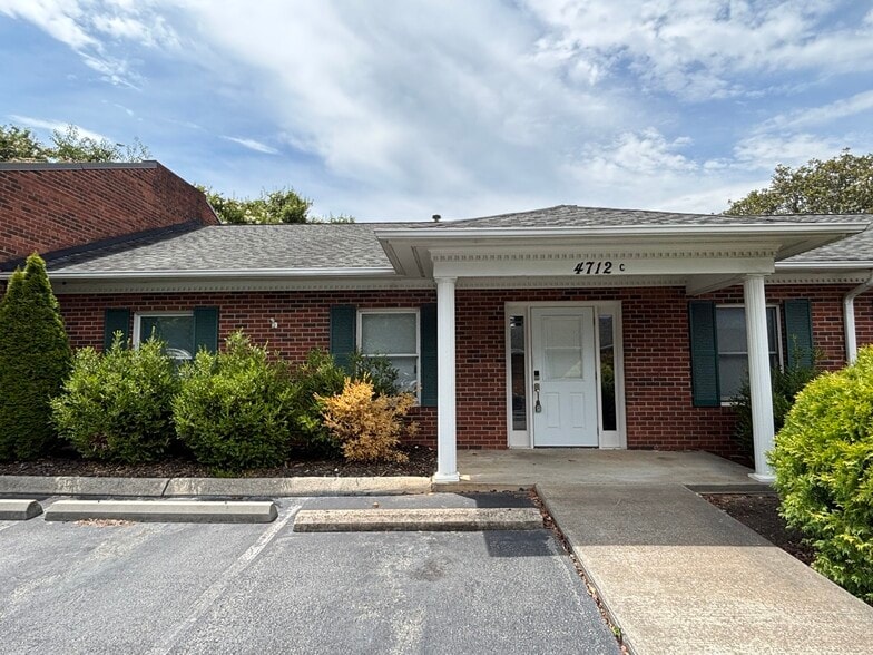 4712 Country Club Rd, Winston-Salem, NC à vendre - Photo du bâtiment - Image 2 de 15