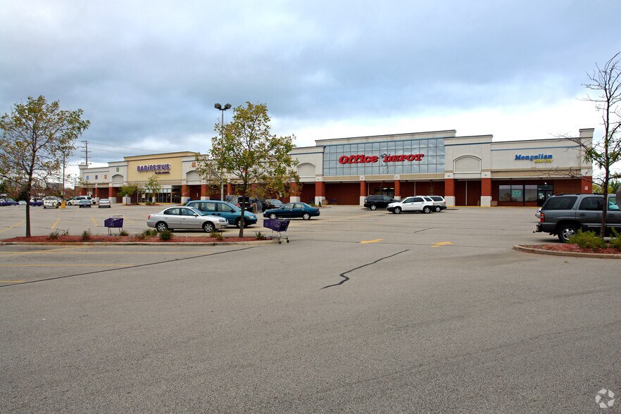 16-66 E Golf Rd, Schaumburg, IL for lease - Building Photo - Image 1 of 12