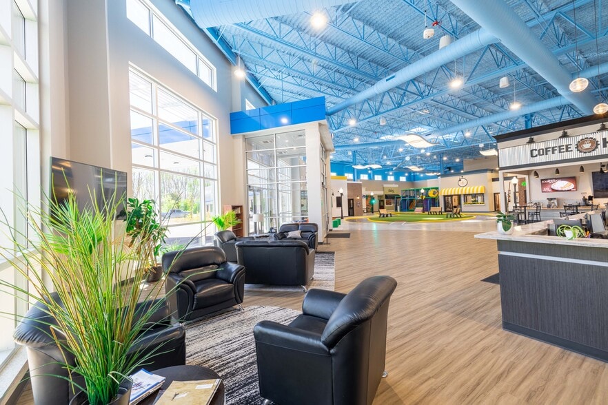 7030 Whitmore Lake Rd, Brighton, MI for lease - Interior Photo - Image 3 of 19