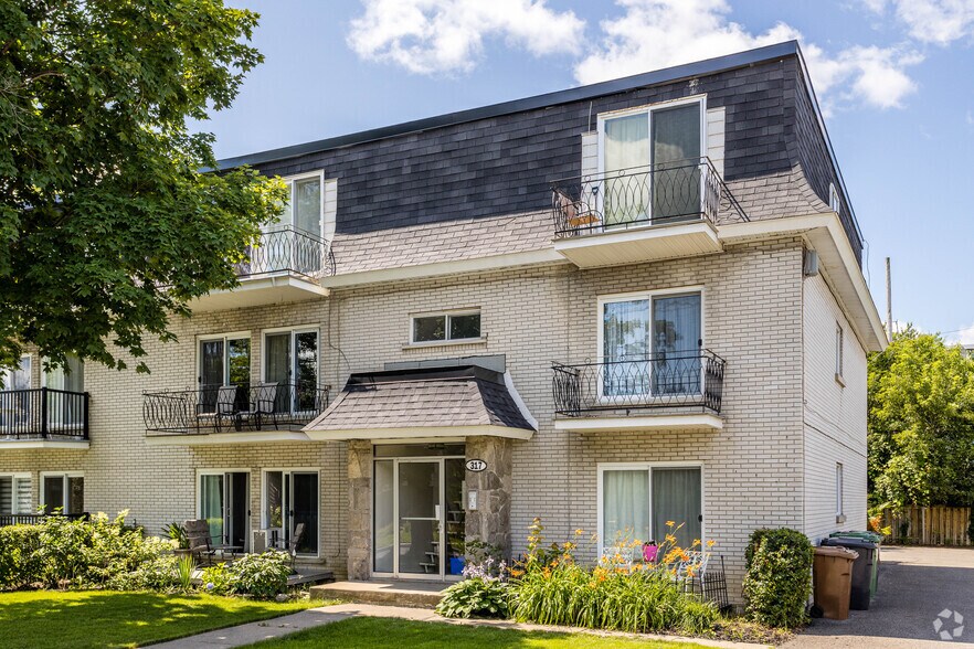 317 Montée Sanche, Boisbriand, QC for sale - Primary Photo - Image 1 of 1