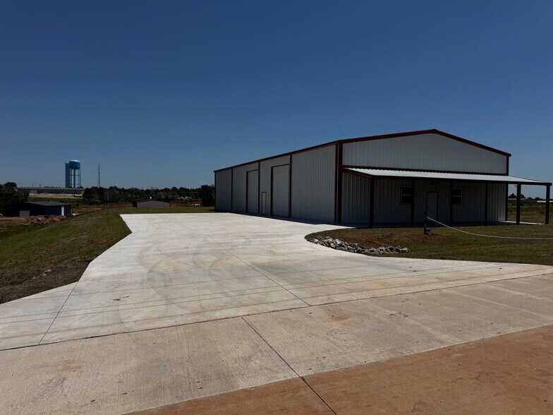 11734 Blacksand Dr, Edmond, OK for sale - Building Photo - Image 3 of 11
