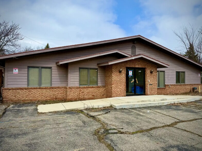 810 W Saginaw St, Lansing, MI à vendre - Photo du bâtiment - Image 2 de 5