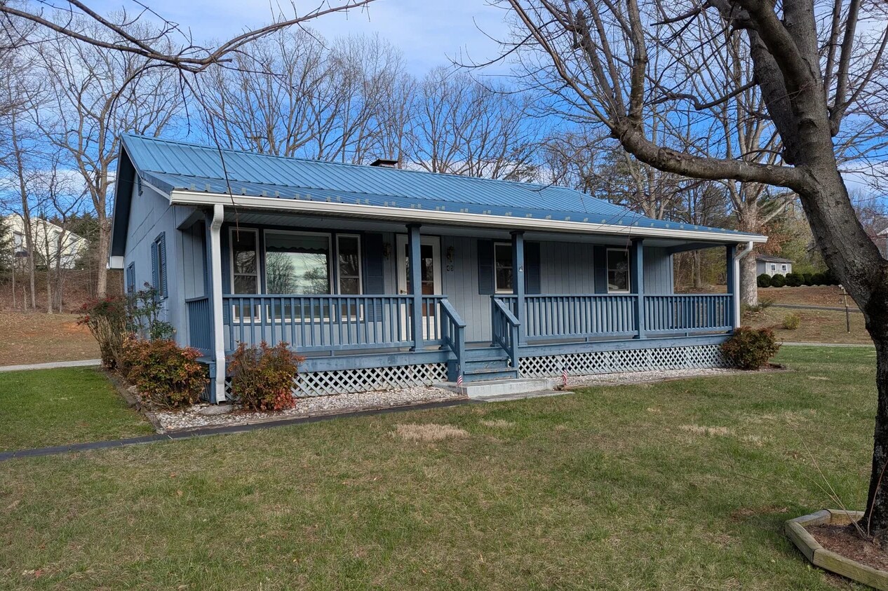 45 Meadow View Ave, Rocky Mount, VA à vendre Photo principale- Image 1 de 5