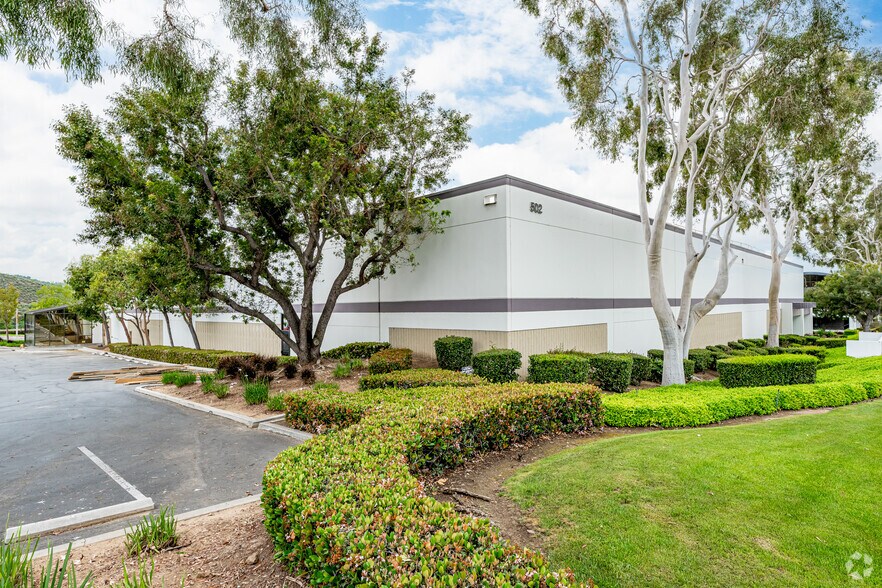 502 W Covina Blvd, San Dimas, CA à louer - Photo du bâtiment - Image 3 de 6