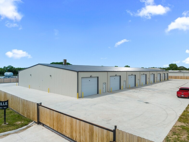 140 Cain Dr, Haysville, KS for sale - Building Photo - Image 3 of 8