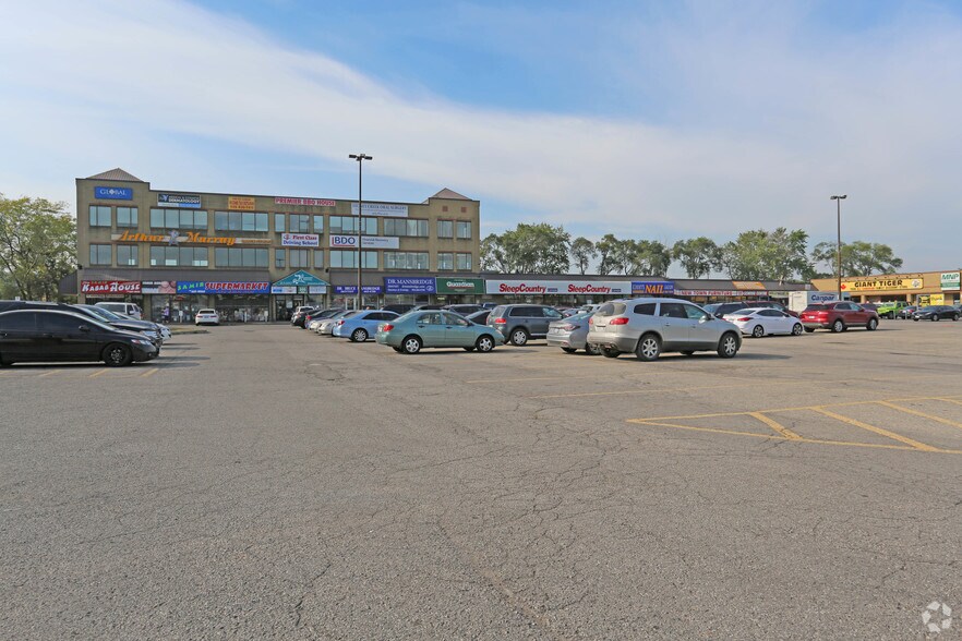 800 Queenston Rd, Hamilton, ON for sale - Primary Photo - Image 1 of 1