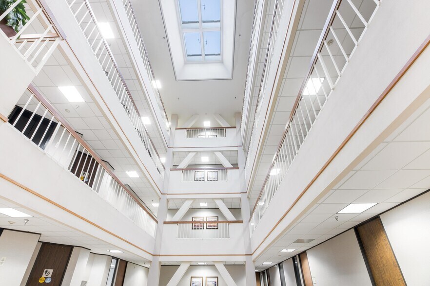 3100 S Gessner Rd, Houston, TX à louer - Photo intérieure - Image 3 de 6