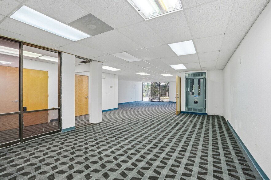 5341 Grand Blvd, New Port Richey, FL à louer - Photo du bâtiment - Image 3 de 16