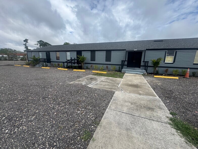 208 4th St, Fort Myers, FL à louer - Photo du bâtiment - Image 2 de 3