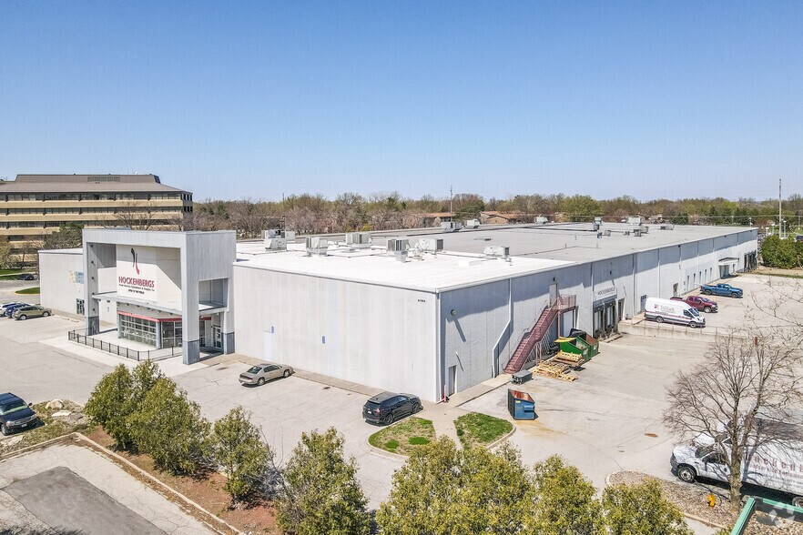 6000 Aurora Ave, Des Moines, IA à louer - Photo du bâtiment - Image 2 de 6