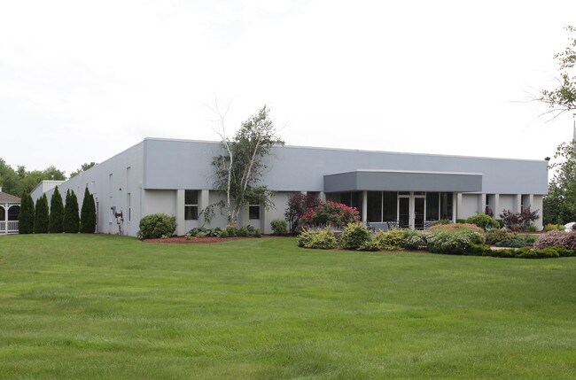 Plus de détails pour 4 Thompson Rd, East Windsor, CT - Industriel à louer