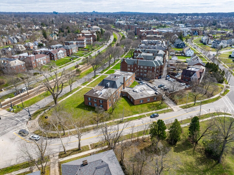 15500 Van Aken, Shaker Heights, OH à vendre - Photo du bâtiment - Image 2 de 12